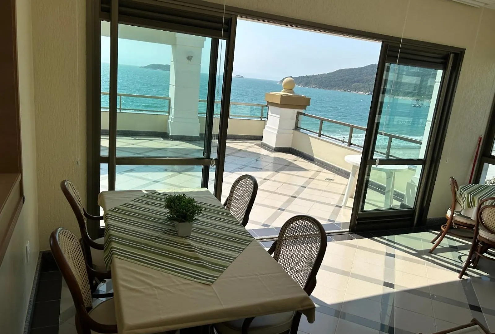 Cobertura Aparthotel Frente Ao Mar Florianopolis
